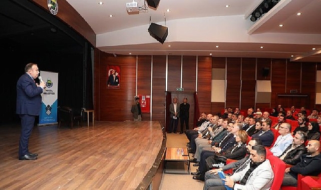 İnegöl Belediyesi’nin düzenlediği “Filistin-İsrail Savaşı ve Türkiye’nin Stratejisi” konulu programda