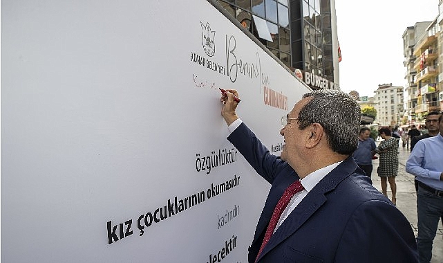 Konak Belediyesi’nin Cumhuriyet’in 100’üncü yıldönümü kutlamaları kapsamında Alsancak’ta düzenlediği “Benim
