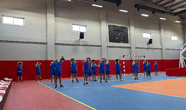 Antalya Büyükşehir Belediyesi tarafından yapımı tamamlanan Kaş Ova Spor Salonu’nda