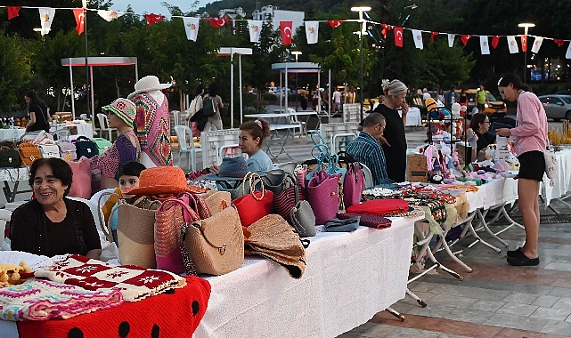 Kemer'de, Kemer Belediyesi tarafından “Üreten ev hanımları kermesi” düzenlendi. Kermeste