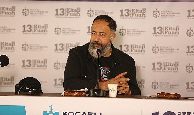 13. Kocaeli Kitap Fuarı kapsamında sunucu Ömer Öztürk ve oyuncu