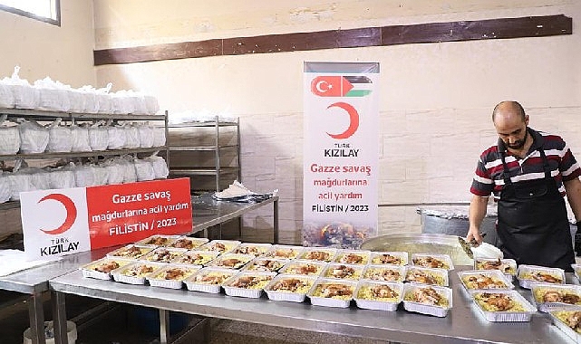 Gazze’de bulunan Kızılay aşevi, İsrail’in saldırılarında aldığı hasarın ardından kısmen