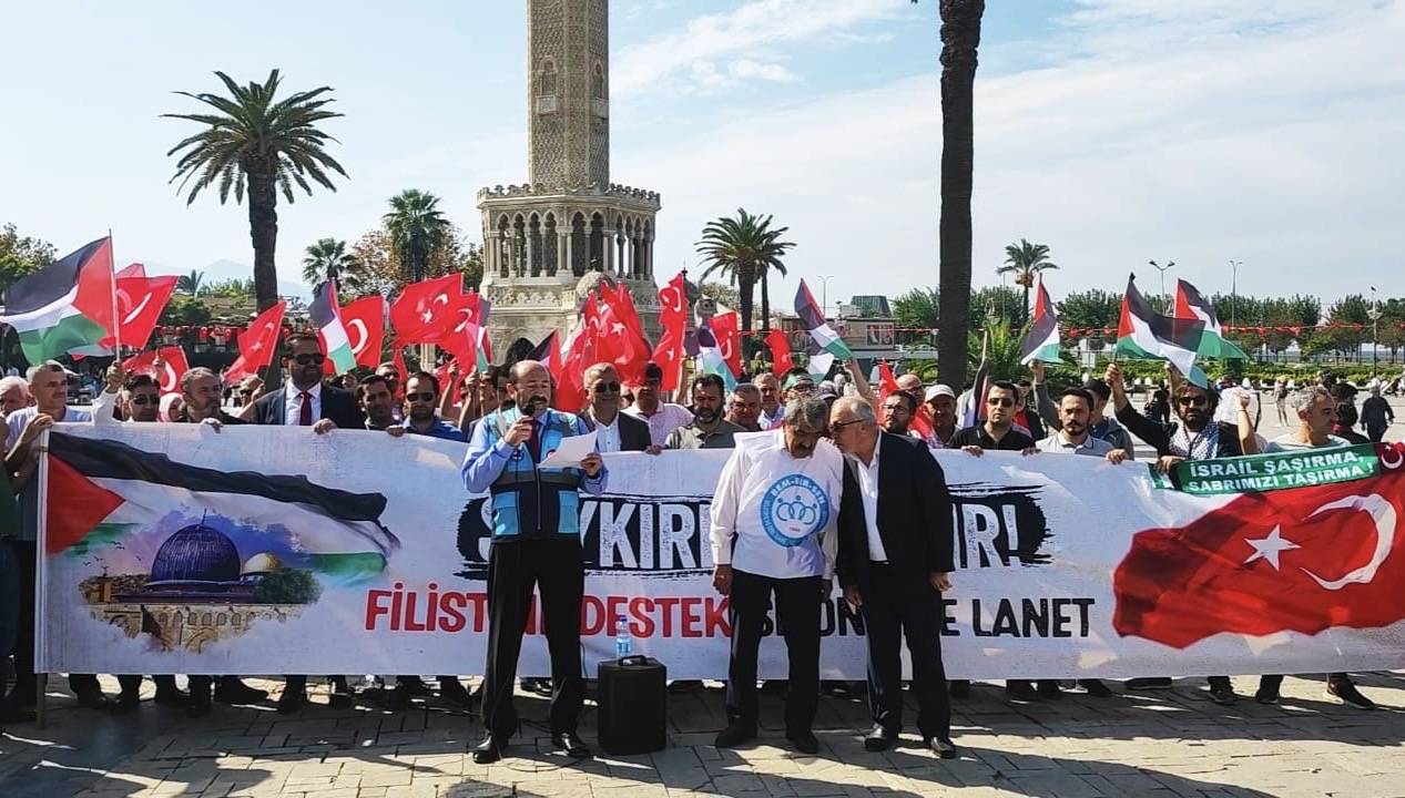 İzmir’de işgal altındaki israil'in Filistinlilere yönelik saldırılarını protesto amacıyla Memur-Sen