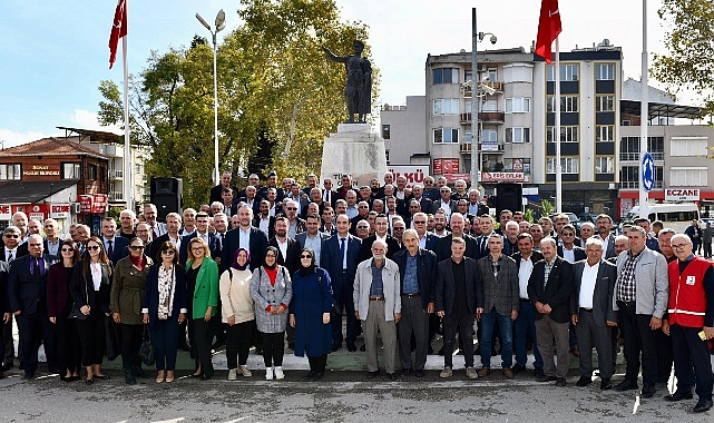 Muhtarlar Günü için düzenlenen törende ilçeye birlikte hizmet ettikleri Muhtarlara