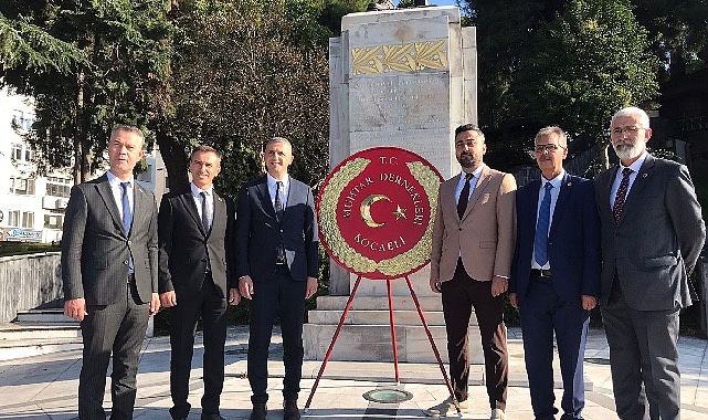 19 Ekim Muhtarlar Günü dolayısıyla Atatürk Anıtı'na muhtar dernekleri tarafından