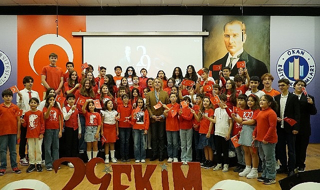 Okan Koleji'nin Cumhuriyet'in 100. Yılı kutlama programına sanatçı Soner Arıca