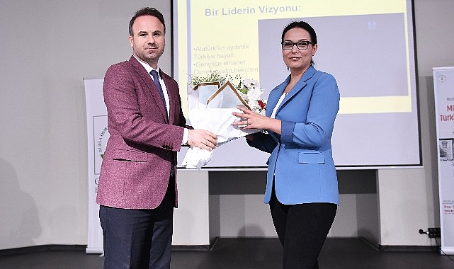 Osmangazi Belediyesi’nin destekleriyle düzenlenen programda Bursa Erkek Lisesi öğrencilerine Mustafa