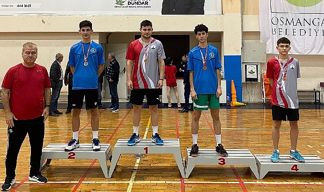 Osmangazi Belediyespor Badminton sporcuları katıldıkları turnuvada 5 şampiyonluk elde ederek