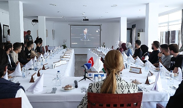 Dokuz Eylül Üniversitesi (DEÜ) Rektörü Prof. Dr. Nükhet Hotar, farklı