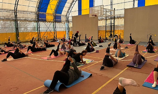 Seferihisar Belediyesi’nin, sağlıklı yaş alma amacıyla hayata geçirdiği “Spor Yap,