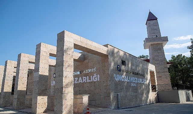 Antalya Büyükşehir Belediyesi’nin Uncalı Kent Mezarlığı’nda başlattığı yenileme çalışmalarının tamamlanmasıyla