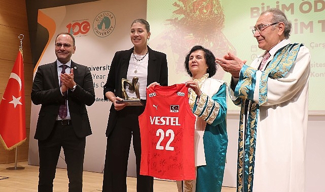 Üsküdar Üniversitesi 2023-2024 Akademik Yılı açılışı, düzenlenen törenle gerçekleştirildi. Yeni akademik yılın