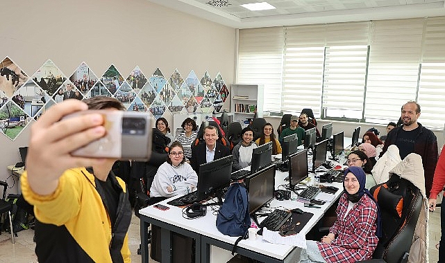 Zeytinburnu Belediyesi Gençlik Merkezi (ZEYGEM), gençlerin teknoloji ve tasarım alanındaki