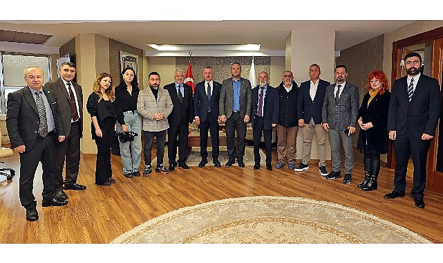Kocaeli Gazeteciler Cemiyeti Başkanı Cemal Kaplan ve yeni yönetimini makamında