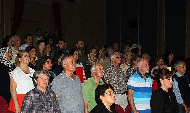 Antalya Büyükşehir Belediyesi Aktif Yaşlı Merkezi üyelerinden oluşan Tiyatro atölyesi