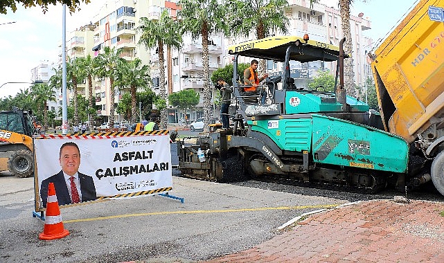 Antalya Büyükşehir Belediyesi, Muratpaşa İlçesi Portakal Çiçeği Caddesi’nde sıcak asfalt
