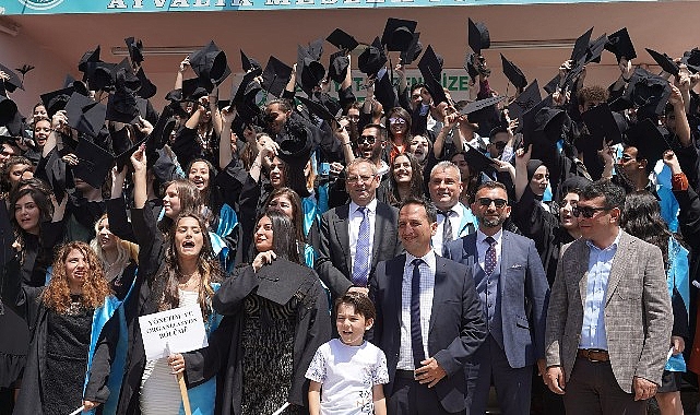Ayvalık Belediye Başkanı Mesut Ergin, ekonomik zorluk içindeki Ayvalıklı ailelerin