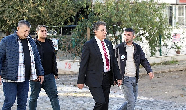 Edremit Belediyesi ilçe genelinde yol çalışmalarına devam ediyor. Edremit Belediye