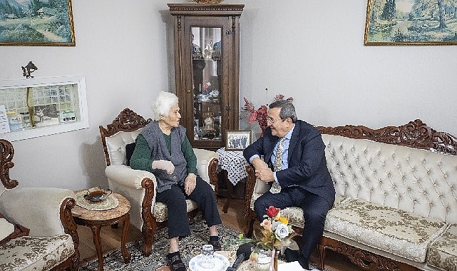 Her 24 Kasım’da ilkokul öğretmeni Neriman Oğuzer’i ziyaret eden Konak