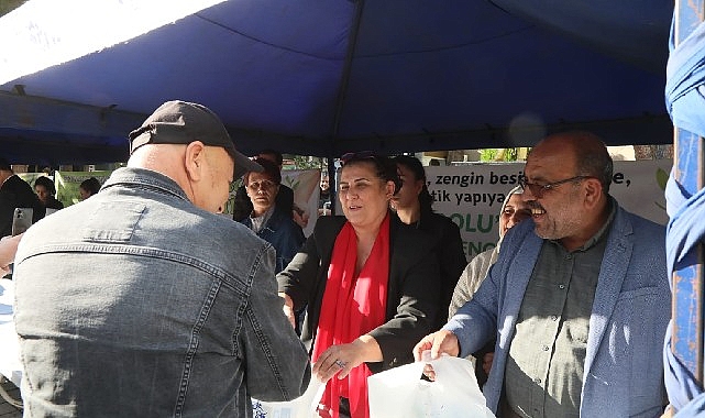Aydın Büyükşehir Belediye Başkanı Özlem Çerçioğlu, Çine'de vatandaşlarla buluşup Ata