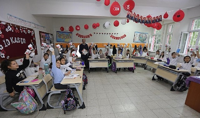 Bayraklı Belediyesi Veteriner İşleri Müdürlüğü tarafından erken yaşta hayvan sevgisi