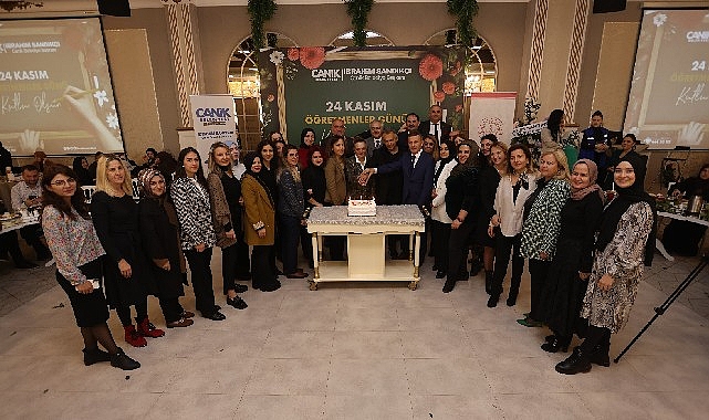 Canik Belediye Başkanı İbrahim Sandıkçı, 24 Kasım Öğretmenler Günü’nde ilçede