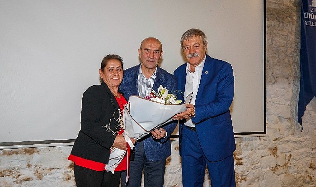 İzmir Büyükşehir Belediye Başkanı Tunç Soyer, DİSK Emekli-Sen temsilcileri ve