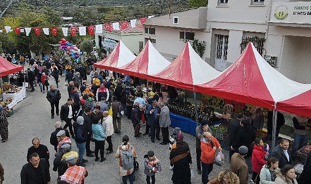 Festival açılışında saygı duruşu ve İstiklal Marşı’nın ardından Ergenli Mahalle