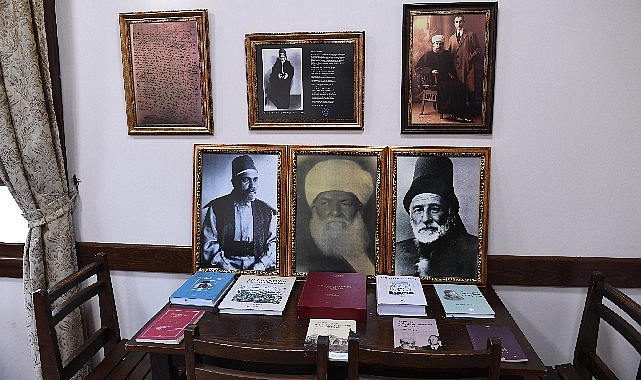 Osmangazi Belediyesi içinde Bursa’nın 700 yıllık şiir geçmişini anlatan kütüphaneyi