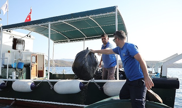 Muğla Büyükşehir Belediyesi ekipleri Gökova Körfezi’nde araç yolu olmayan koylardaki