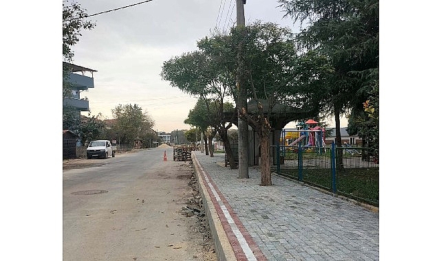 Büyükşehir tarafından Mareşal Fevzi Çakmak Caddesi’nde asfaltlama sonrası tretuvar yaya