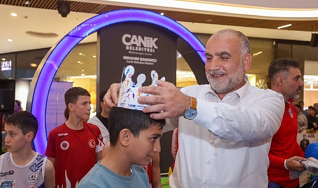 Canik Belediyesi’nin ilçede düzenlediği Canik Spor Etkinliği, ara tatil dönemine