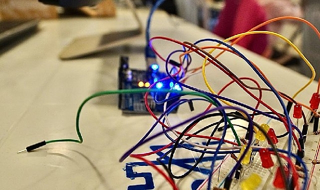 Kültür, sanat ve eğitim alanında yaptığı çalışmalara hız kesmeden devam