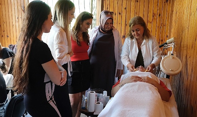 Çukurova Belediyesi kadın odaklı sosyal hizmetleri hem kazandırıyor, hem de