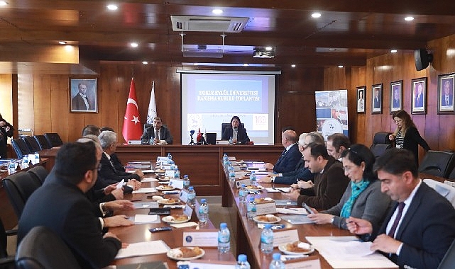 Dokuz Eylül Üniversitesi (DEÜ) Danışma Kurulu toplantısında konuşan DEÜ Rektör