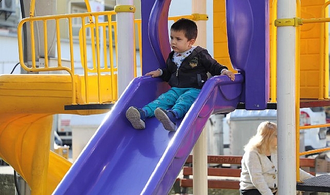 Edremit Belediyesi ilçe genelinde park ve yeşil alan çalışmalarına hız