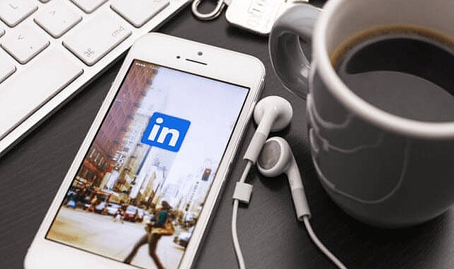 LinkedIn kullanıcıları sıklıkla kişisel veya profesyonel iletişim bilgilerini herkese açık