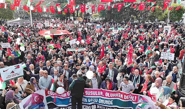 İsrail’in Gazze’yi işgali ve uyguladığı zulmü protesto etmek amacıyla Gölcük’te