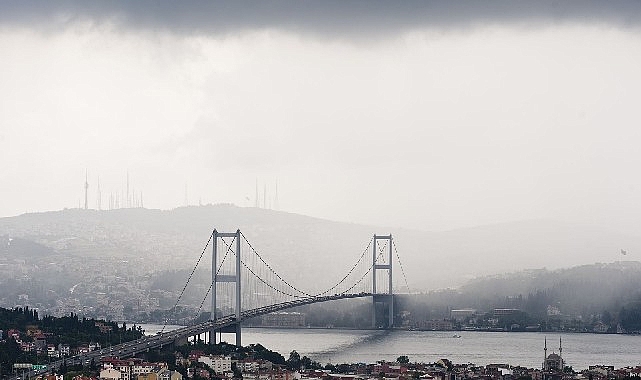 İstanbul’da hafta sonu fırtına ve yağışlı hava etkisini gösterecek.