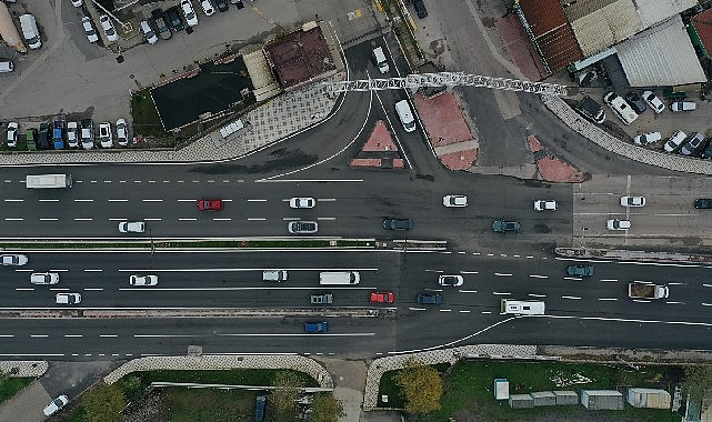 Büyükşehir, İzmit’i D-130 Karayoluna bağlayan Ömer Türkçakal Bulvarında sanayi girişini