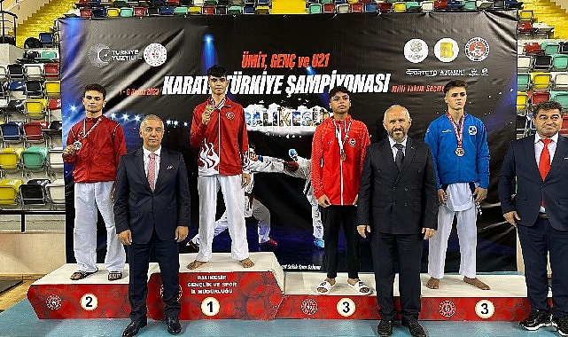 Kağıtspor’un başarılı karatecileri Türkiye Şampiyonasına damga vurdu. Karateciler şampiyonadan 10
