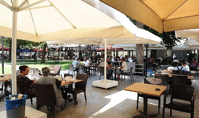 Karşıyaka Belediyesi, yurttaşların uğrak noktası haline gelen sosyal tesislerinde kaliteli
