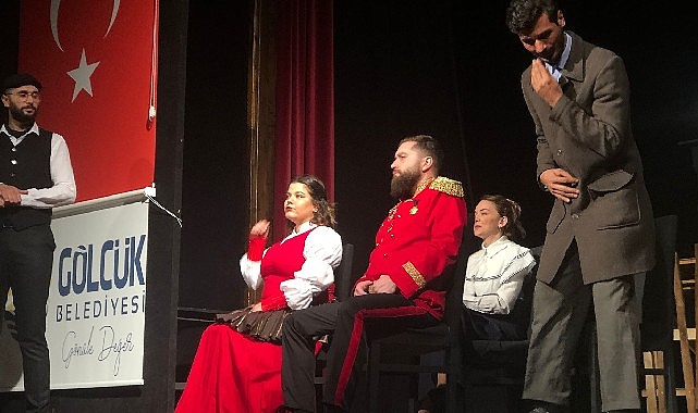 Gölcüklü tiyatro severler, Kazıklı Kervansarayı’nda sahnelenen Anton Çehov’un “Sevgili Doktor”