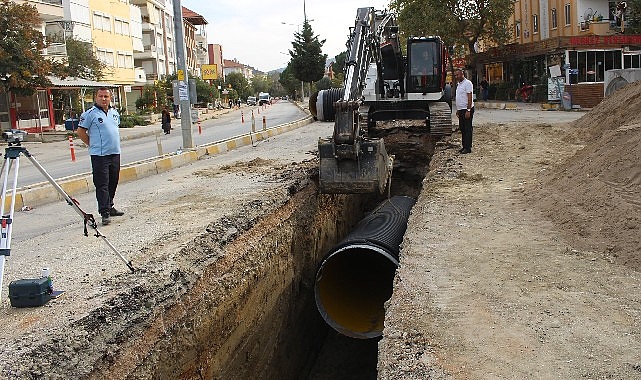 Antalya Büyükşehir Belediyesi, şiddetli yağmurlarda sıkıntı yaşanan Korkuteli İstiklal Caddesi’nde
