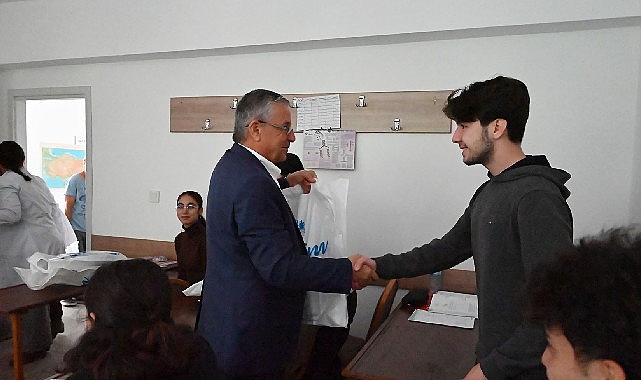 Kemer Belediye Başkanı Necati Topaloğlu’nun “Eğitim varsa gelecek var” sloganı