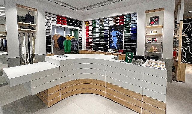 Fransız zarafeti ve sportif stili bir araya getiren Lacoste, Samsun Piazza Alışveriş
