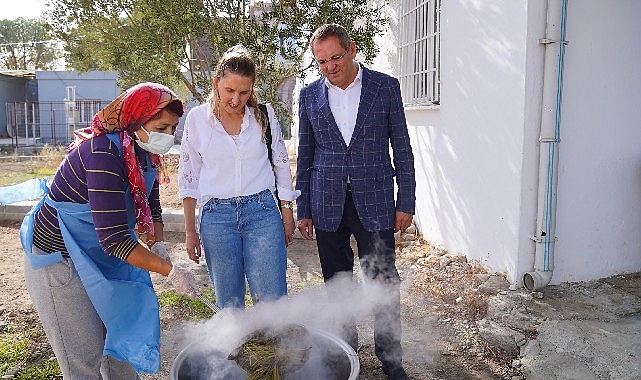 Ayvalık Üretim ve Pazarlama Kooperatifi’nin Küçükköy'deki üretim mutfağında kış hazırlıkları