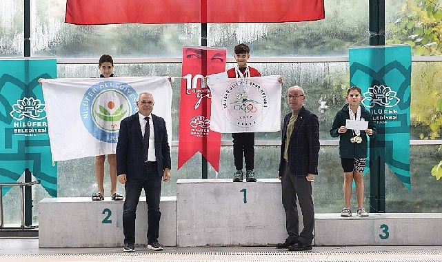 Nilüfer Belediyesi’nin düzenlediği 10 Yaş Yüzme Yarışması, büyük heyecana sahne