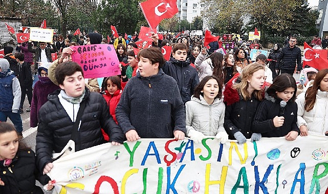 Bursa Nilüfer’de, 20 Kasım Dünya Çocuk Hakları Günü nedeniyle yürüyüş