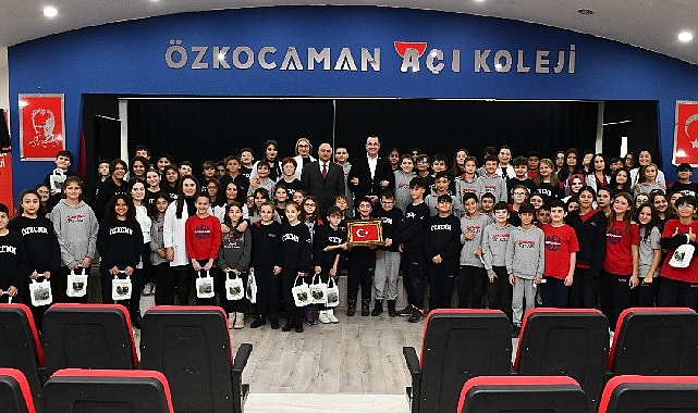 Okul Başkanı Ada Kıray seçim kampanyası sırasında’’ Mehmet Kanar’ı okula